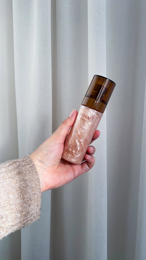 Shes back baby! Giving golden hour feels at all hours of the day! ✨ #ADgifted

If you haven’t tried @holmebeauty Golden Hour Glow Setting Spray, this is your sign to grab your own bottle. Look how magical she is. She also leaves you skin looking so radiant!

There have been some small changes to the spray but she works just as well!
- The formula has been improved for better hold and longer lasting performance 
- Some ingredients have been removed as they did not meet Holme Beauty Standards
- Making it more accessible for those who may not be able to give it a good shake before use, by adding a ball-bearing for activation

#makeup #holmebeauty #melbournebeauty #ausbeautybabes #ausbeautyblogger #texturevideo