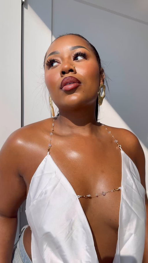 My favorite product for the best ✨glow✨ the @vaselinebrand Cocoa Shimmer Jelly Stick just dropped at @Ultabeauty and this is a run don’t walk situation to get this glow! #vaselinepartner #skincare #bodyglow