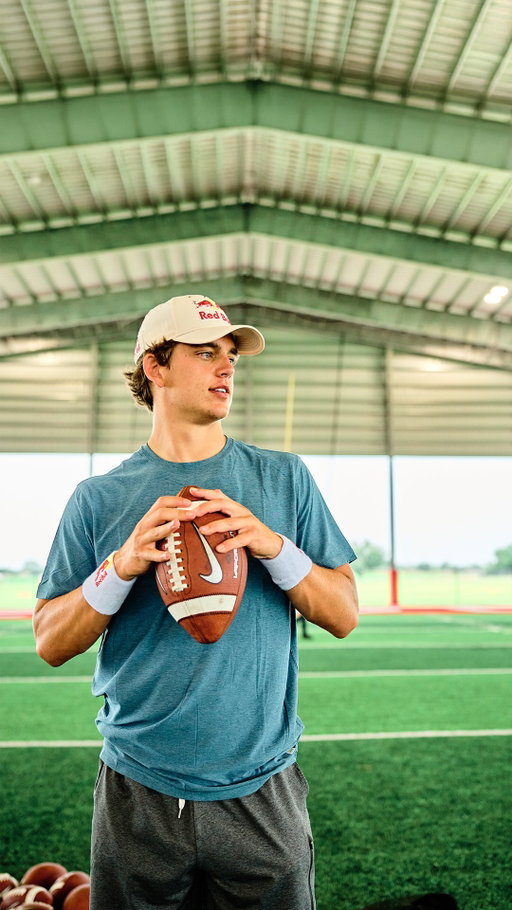 targets got wiiings, @archmanning got aim 🎯
 
season loading 👀
 
🤝: @qbcountry