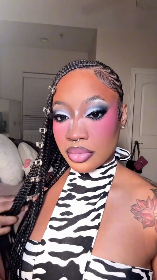 Shesssssss backkkkkkkkk 🥹 I love a full glam it’s so yummy 🎀  yall know I love a good blush so i couldn’t pass this up here’s my take on @paintedbyesther ‘s blush technique 🩷 

lmk what yall think 💕💕

Details :

Skin prep
@bobbibrown - Vitamin enriched face cream 
@danessa_myricks - water powder serum & universal balm 
@morphebrushes - continuous prep & primer mist

Face
@fentybeauty - skin tiny stick  foundation ( #19 )
@hauslabs - concealer 34 & 31
@juviasplace - Wild Rose & Pinch me cream blush 
@madebymitchell - curve case ( medium ) 
@onesize - ultra pink & translucent powder 
@onesize - Attention seeker & Gworly pop powder blushes 
@juviasplace - dark contour duo 
powder
@maybelline - press powder #330 ( under eye ) 
@fentybeauty - pressed powder #385
@dior - universal glow pallet 

Eyes
@blendbunnycosmetics - Imperial & garden of stars eyeshadow palettes
@madebymitchell - black gel liner
@danessa_myricks - liquid liner pen 

Lips
@kisscosmetics.eu - Dark Brown lip pencil
@morphebrushes -passionate plum lip liner pencil 
@maccosmetics - Snob lipstick
 @Fentybeauty - flamingo fling pink gloss stick 
@revlon - sky pink lipgloss 
 @maccosmetics - clear
lipgloss

Set
@morphebrushes - setting spray

SEPTEMBER BOOKINGS ARE NOW OPEN!

ISYSSMUA TAKES HOUSTON!✈️
I will be in Houston, Tx September 5th-9th, book under
“ Houston appointments” for availability.
For 1:1 classes text the number in my bio
CLICK THE LINK FOR Availability & PRICING!
I’m a New Orleans MUA that works 7 days out of the week!
Link in my bio to book.
HAVE YOU BOOKED YOUR GLAM WITH ME?
CLICK THE “ BOOK NOW” button and link inbio for PRICING, availability, & BOOKING!
#nolamua #neworleansmua
#nolamakeupartist #nolamakeup #nolamakeupartists #neworleansmakeupartist #softglam #naturalglam #naturalglammakeup #womakeup #explore #explorepage #nolamakeup #floridamua #fortlauderdalemua #nolahairstylist #batonrougehairstylist #essencefest #explorepage #makeuptutorial #houstonmua