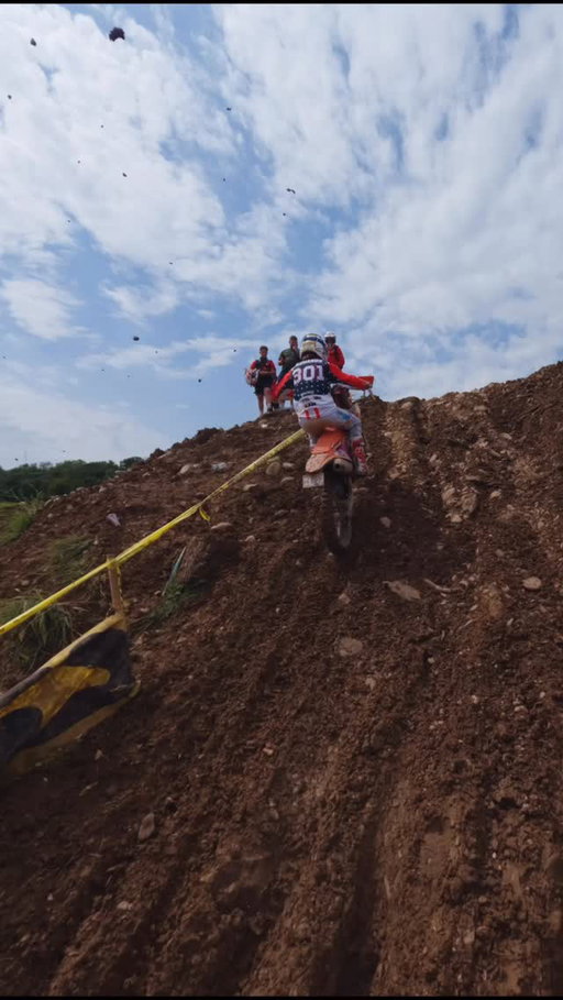 Beyond 6Days Vlog Ep. 1 featuring our Women’s World Trophy team is LIVE 🇺🇸

Follow Americas top female athletes as they fight to bring back that @fim_isde trophy to US soil. 

Direct link 👉🏼 https://youtu.be/8lTFCOHv6oc?feature=shared

🎥 @mjsmotophotos / @howes_it_going 

Sponsors: 
@trailjesters 
@ama_riding 
@xcgear17 
@mooseoffroadofficial 
@kariresources 
@gsd2racing