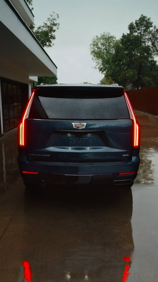 The perfect ride - rain or shine. | Le véhicule parfait, beau temps mauvais temps. #Escalade #Cadillac
