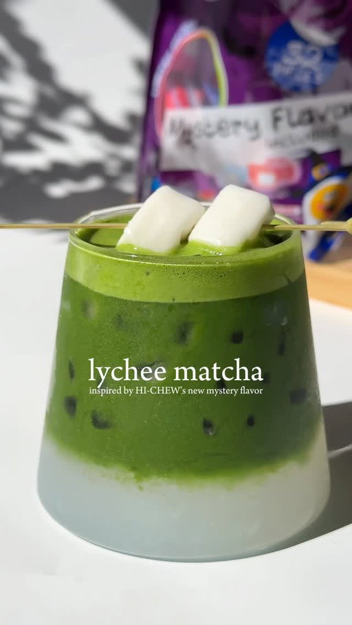 🧊🍵 lychee matcha inspired by the mystery flavor in @hichewusa new Mystery Mix

🗓️ the mystery flavor will be revealed on Halloween! 
It tastes like Lychee to me... what flavor do you think it is? #chewcrew

Recipe:
— 2tsp Matcha + 40ml of 175F water
— Lychee juice 
— @hichewusa ‘s mystery flavor for garnish
 

#chewcrew #homecafe #lycheematcha #matcharecipes