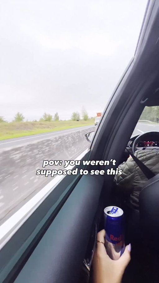 imagine explaining THIS traffic story 😅

🏍️: @lucackermann98 
📍: @redbullgermany

#redbull #givesyouwiiings #energydrink #motorbike #motorsports