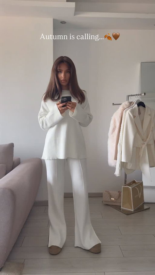 Autumn is Calling 🍂🤎comment for links💌
Last year, a similar video reached 4.6M views ✨Let’s see how many views this year will bring… 👀🍁

#fashion #fashionstyle #fashioninspo #autumnfashion #fallfashion #falloutfits #falloutfit