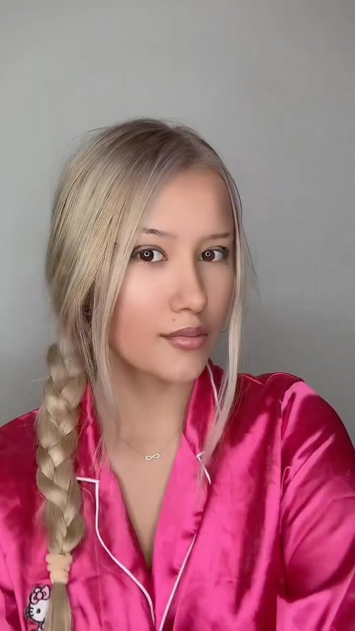 GRWM on a wiggle board 🫨 Do you like the result? 👀 #makeup #eyeliner #eyelinertutorial #makeupvideo #tiktokgirls #makeupaddict #makeupideas #wakeupandmakeup #instareels #viral #foundation #makeupideas #makeuplook #beauty #instagood #wiggleboard #joke #fun #makeupchallenge #challenge