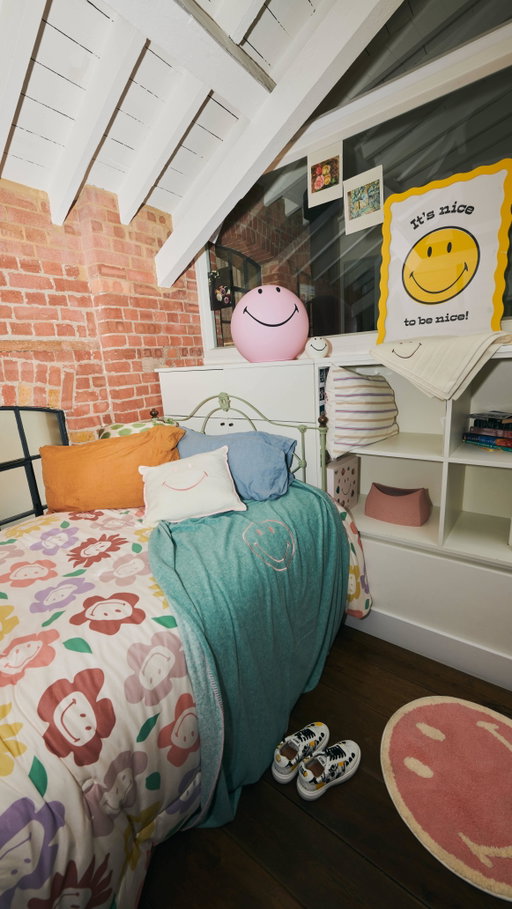 Step inside the ultimate pre-carnival crib 🏡🎉

Welcome to the House of Smiley.

#Smiley #HouseofSmiley #WeAreAllOriginal #NottingHillCarnival #Carnival