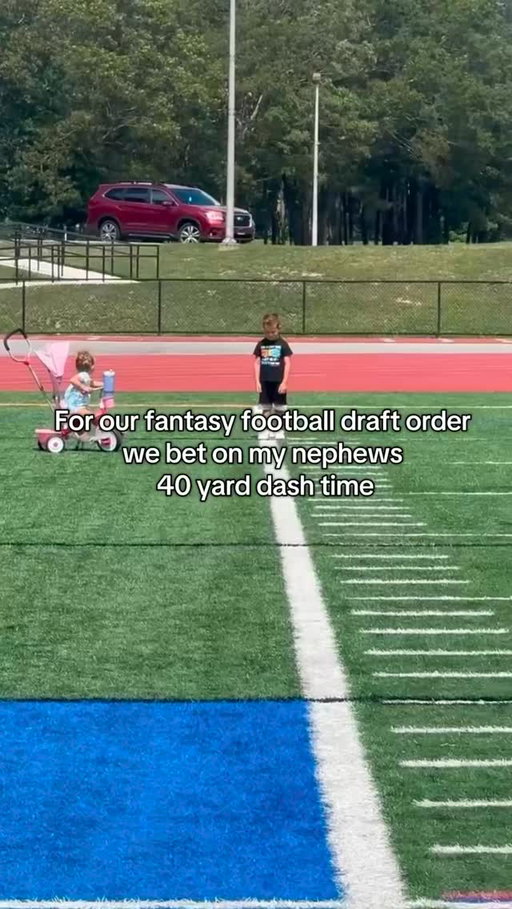 They really bet on a kid’s 40 yard dash time to determine draft order 😭

(via ilove_chickenpotpie/TT)