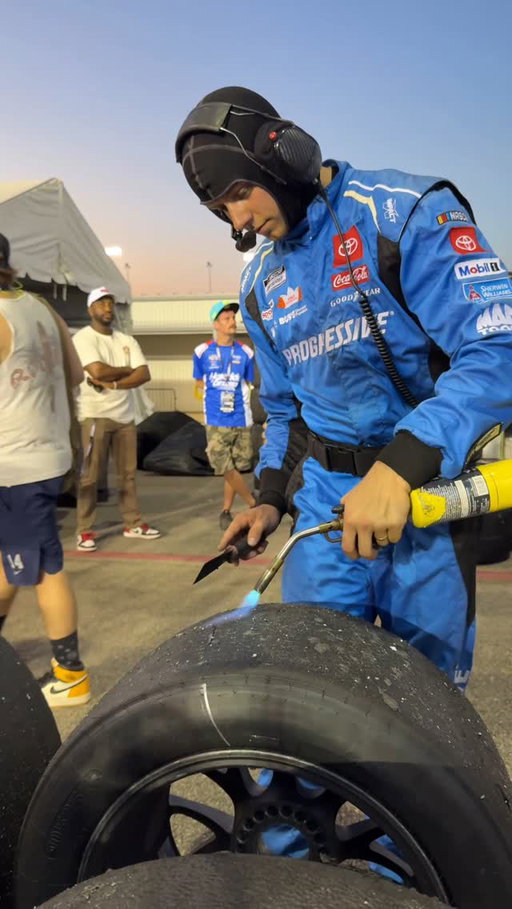 The guy in the back filming 🤣 Everyone loves tire scrapes!