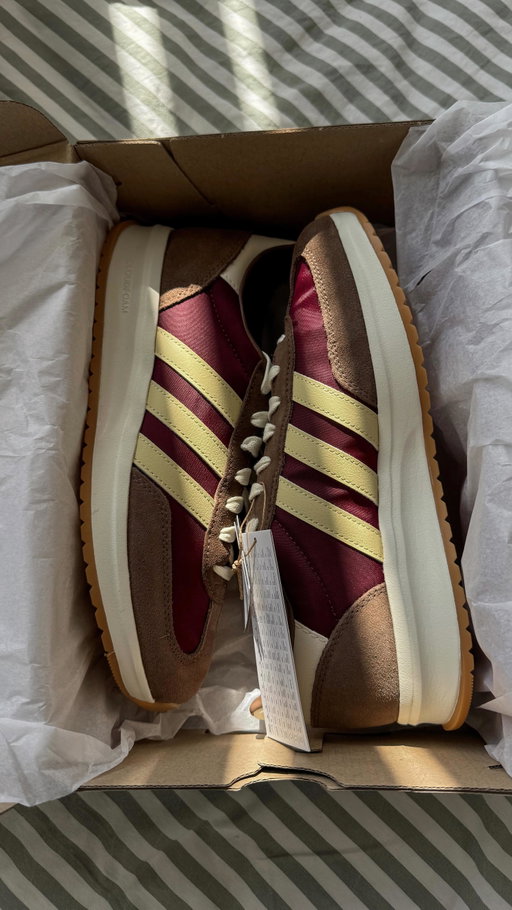 6 ways to style these Adidas RUN 70s 2.0 trainers 👟 Comment ‘SHOP’ and I’ll send outfit links straight to your DM’s 💌

I’m in love with the burgundy, brown and yellow on these @adidasoriginals trainers and let’s face it, I needed a new style other than my adidas spezial trainers. When I tell you these are next level comfortable! I actually feel like I’m walking on clouds in these ☁️ Which outfit is your favourite? 

https://liketk.it/5mnAm

#adidas #adidasrun70s #autumnoutfits