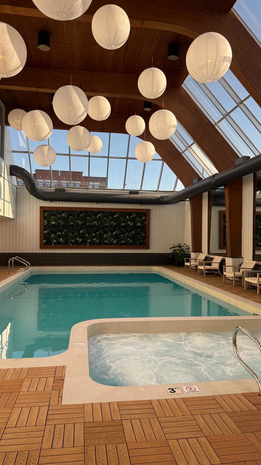 Checking into happiness @delamar_tc! 😊🏨

Took a road trip to Traverse City for the Food and Wine Festival and stayed at @delamar_tc which is an upscale waterfront resort, nestled on the beautiful Grand Traverse Bay! 🏖️ 

Stay tuned to see my dinner experience at their incredible @artisantraversecity restaurant located inside the hotel! 🍽️ 

📍615 E Front St. Traverse City, MI