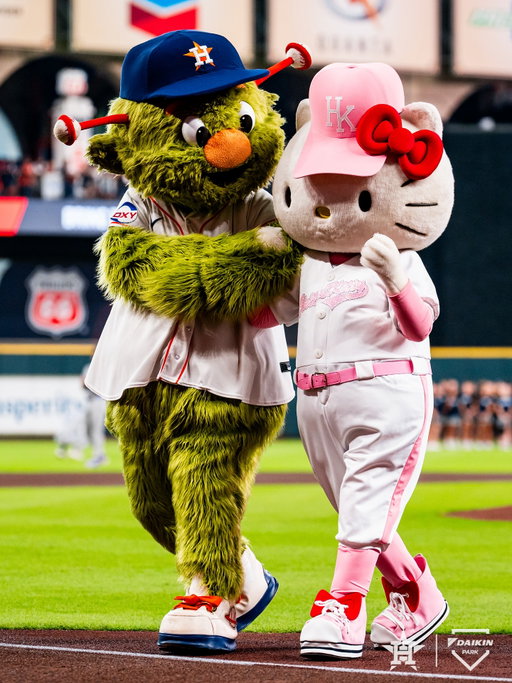 A supercute first pitch! 🎀

An exciting night with our friend, @hellokitty!