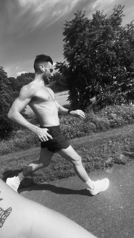 If you want to change your life, run a marathon. If you want to talk to God, run an ultra.
•
•
•
•
#ultrarunning #ultramarathon #trailrunning #enduranceathlete #runnersofinstagram #longdistancerunning #embracethesuck #trailrunners #mindovermiles #stayhard