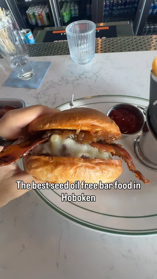 @hudsongolf is Hoboken’s first 100% seed oil free bar with a full golf simulator. The ultimate hangout 🙌. Everything is cooked in beef tallow, avocado oil, or EVOO… real quality ingredients done right. 🏌️‍♂️ 🍔 🍕 🍗 😋  #HudsonGolf #HobokenEats #SeedOilFree #hoboken #fyp #foodie