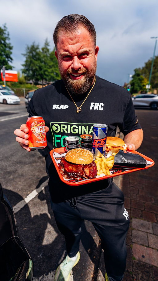 “HOW MANY ZINGER WINGS?” 🐔 We went to Moons in Bradford to see what all the fuss was about! 

PS. @danwhitee was hungry…

#foodreviewclub #foodcritic #foodreview