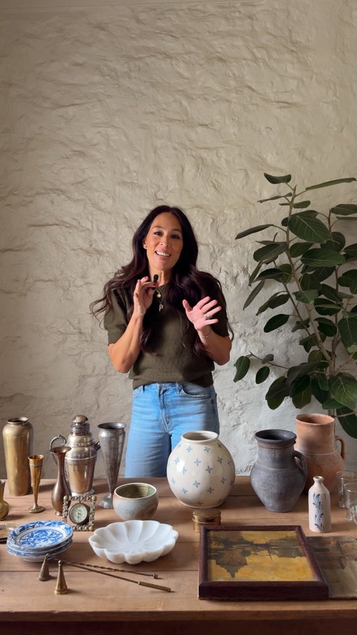 “I keep thinking I’m going to get tired of scallops. It’s only getting worse.” –@joannagaines, sharing her favorite accessories on set. And you know what? Same. #joannagainesxloloi @magnolia