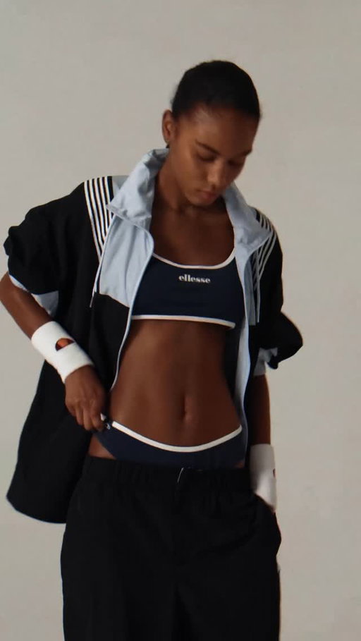 Ella no persigue puntos, marca el ritmo.

#ellesse #LaSocietà