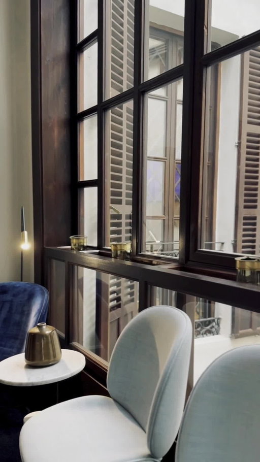🤍 En la primera planta, el Library Club guarda la esencia más íntima del hotel:
un salón donde la madera acaricia las paredes
y cada detalle invita a quedarse un poco más.

🤍 On the first floor, the Library Club holds the hotel’s most intimate charm:
a lounge where wood warms the space
and every detail invites you to linger a little longer.

#TMC #summumboutiquehotel  #palma