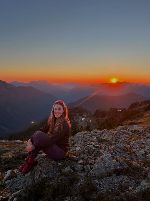 Just us, the mountains, some folks tightrope walking between the peaks, and the 300+ other people that hiked 5040 last weekend 🥰