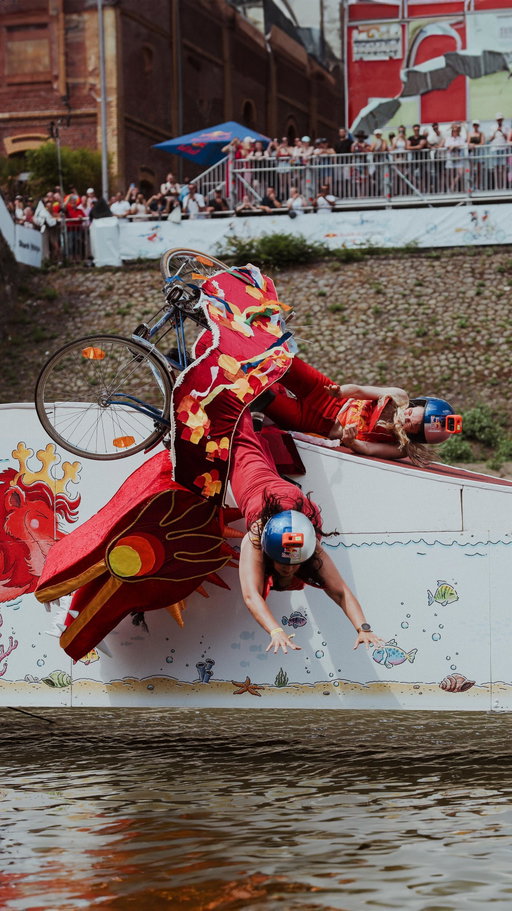 beware the splash zone 👀  Orlando, FL — Red Bull Tandem Roller Coaster is crashing into your city September 27th! 🚴‍♂️  Back-to-back tandem bikes will rocket down a 400-foot track, racing for speed and creativity points with outrageous bike designs.  Come watch the wipeouts, the wins, and everything in between at Cranes Roost Park in Altamonte Springs. 🔗 in bio for all the deets.
