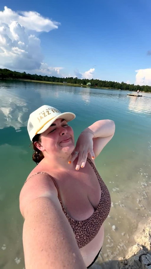 Hi, I’m Hannah and welcome to a weekend in my life! 🪩✨

Comment SHOP below to receive a DM with the link to this post on my LTK ⬇ 

https://liketk.it/5mtYv #ltkfindsunder50 #ltktravel #weekendvlog #weekendinmylife #weekendgetaway #daytripsfromneworleans #daytripsfromnola #lakeisabelfarm #speeddating #nolaspeeddating #patobriens #patobriensneworleans #frenchquarternola #frenchquarterneworleans #canes #nolablogger #neworleansblogger