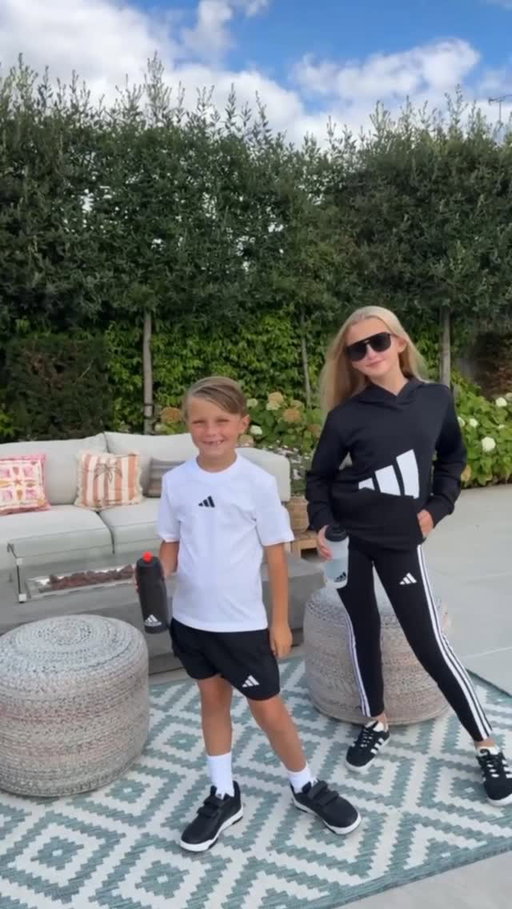 AD The kids are looking cool & comfy in their Adidas fits! 👟 
Perfect for throwing on when they’re back from school or for their weekend hobbies ⚽️ 🐴 
Parents, if you’re anything like me, you’ll appreciate how much of a lifesaver Prime can be 😅🙌🏼 I use it almost every day and it helps me stay on top of all the things, from fashion finds to everyday essentials. Quick delivery = happy kids and stress-free parents 🙏🏼 
You can shop on my stories or at the link in my bio 
@amazonfashioneu @adidas