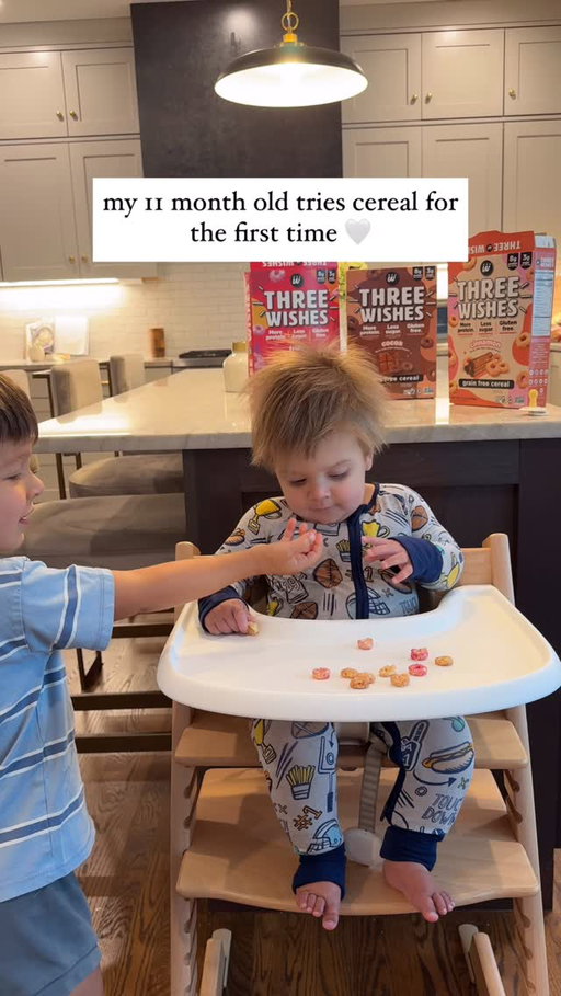 BLW: Cooper tries cereal for the first time (and loves it!) 💯 With @threewishes, I can finally feel good about giving my kids cereal again. It’s delicious, dye free, and packed with protein! 👏🏽 #threewishes #threewishespartner #proteincereal
