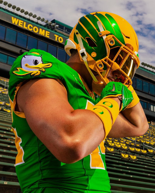Winged warriors. 

Game 1 uniform combo for @OregonFootball. #GoDucks