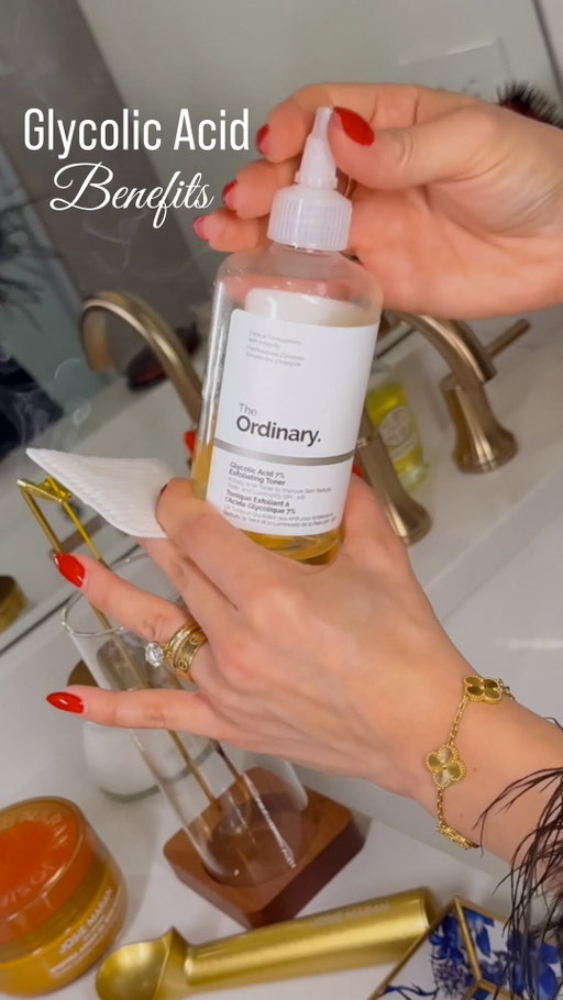 My absolute favorite AHA 🙌🏼🧴 comment ACID and I’ll send you 3 glycolic acid products that I always use on my body & scalp✨

💫 Follow for more beauty care tips 

#selfcare #beautycare #bodycareroutine 
#glycolicacid #scalpcare #selfcareroutine