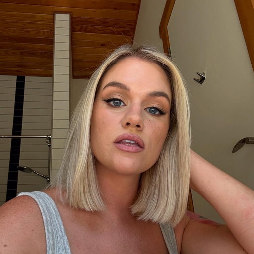 did i ever tell u about the time one of my bosses told me one of my eyes was bigger than the other and i think about it every week of my life xoxo