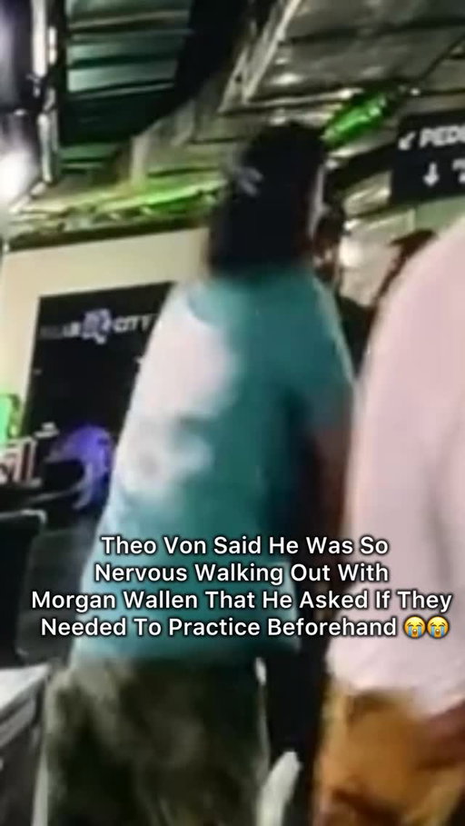 Never forget this iconic Morgan Wallen walkout 😭

Theo Von was vibing 😂