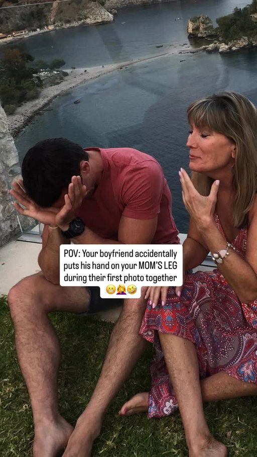 This pose better go on for eternity 😂💙💛
(via: @chelsearowesmith )