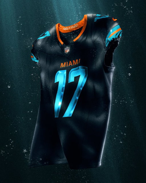 When you meet us in Dark Waters, you’ll find out you’re in over your head…  Dripping with deep blue details, our NFL Nike Rivalries Jersey is an homage to the relentless swagger of the apex predator and a team that hunts in dark waters.  Full Collection Coming 9.10 Rivalries Game vs New York Jets 9.29  Show them who you are.