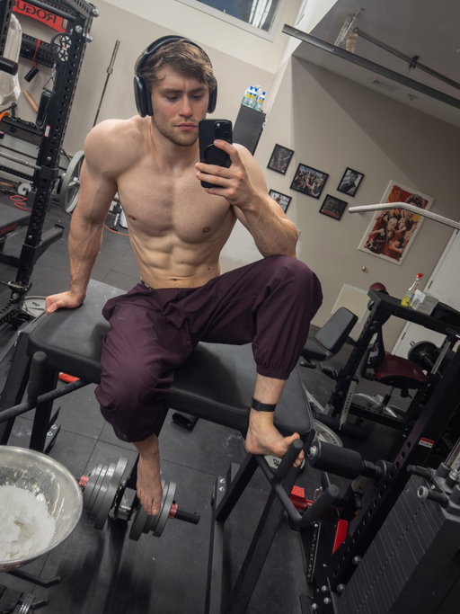 New & Improved @gymshark Pumper Pants going live today at 2PM EST

new color ways, deeper pockets & straight leg options 

Code : DAVID10 for 10% off 👏