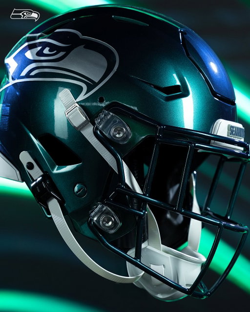 The Iridescent Green Helmet 😮‍💨