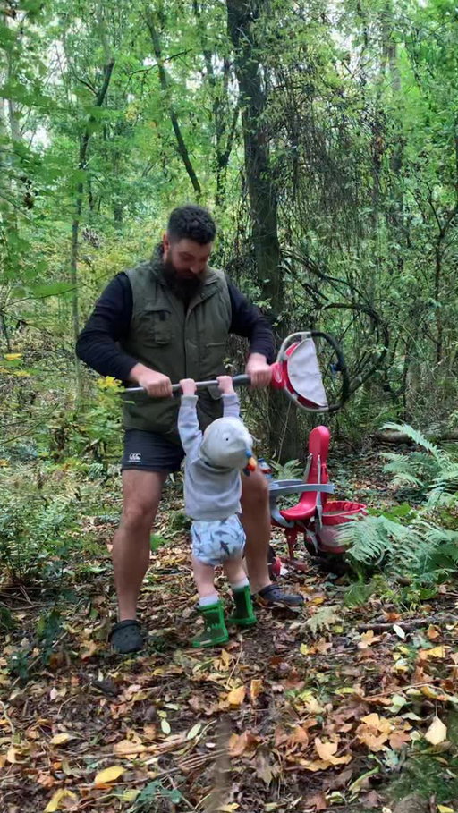 💪 #leicestershire #leicester #woodland #forests #parenting #daddydaycare #vizsla #puppy #dog #countryside #robinhood #potnoodle #lunch #scran #father #daddy #dadbod #giveitsomewelly