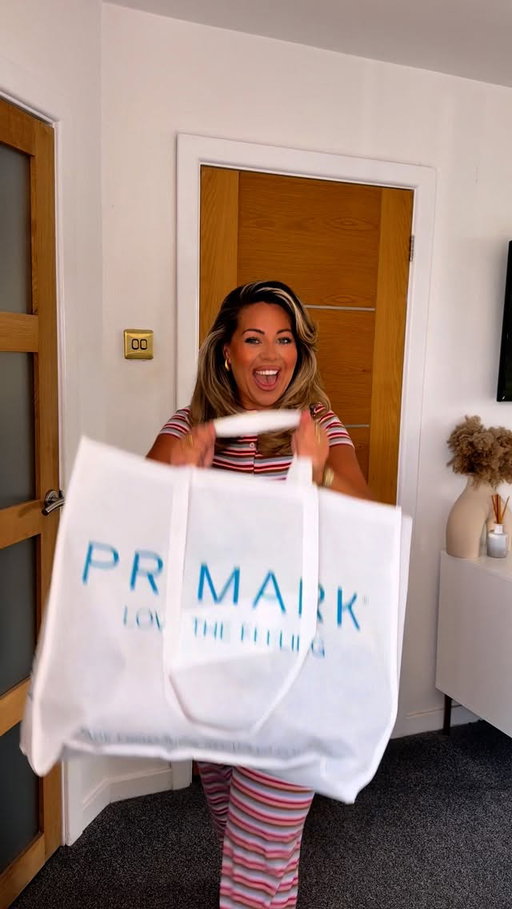My personality as an outfit 🤝

One jersey top styled 4 ways!! 😍 I am all about finding staples this autumn & wearing them on repeat! 👏

Girls, RUN NOW!! 🏃🏻💨 @primark delivering the goods!!

What outfit is your favourite, 1,2,3 or 4? Leave a comment below? ⤵️

Links and sizes will be added to stories & saved on my l “AUGUST” highlights👌❤️

AD #IworkwithPrimark #PrimarkCreators