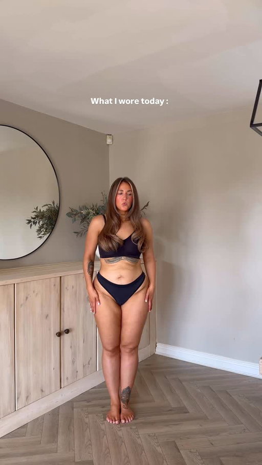 Gonna have to mentally prepare myself to give up the denim jackets and flip flops 😂 IM NOT READY YET

Bra is @honeylove silhouette bra, my GO TO for when I want a lil more lift and shape. No underwire, thick supportive back, padded uplifting cups!!!! Anything that makes the saggy sisters look a lil more JUICY I’m here for 😂 ad

Full fit linked on stories & saves to my AUGUST highlight 🔗