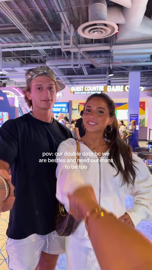 👩🏽‍🤝‍👨🏼🤝🏻👩🏽‍🤝‍👨🏼

 #besties #arcade #bestfriends #boyfriend #couple #relatable