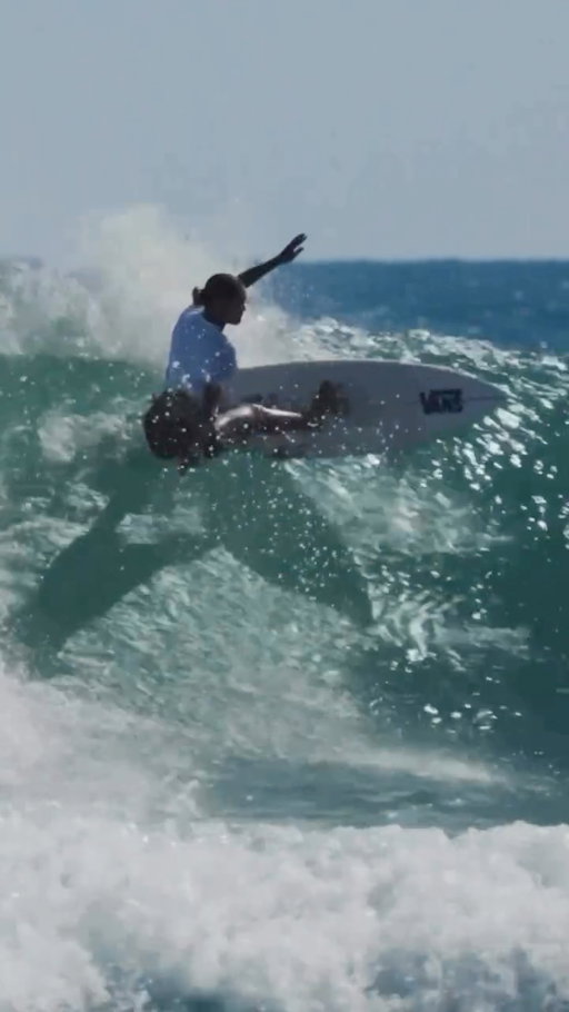 @vaihitimahana absolutely tearing apart Ala Moana Bowls.

🎥: @morgannlavinn