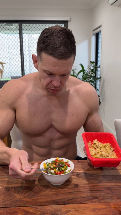 Everything I eat when I have no time to cook!

The trick is choosing meals you can grab on the go, that taste delicious, and still let you hit your calories and macros for the day. I’ve used MyMuscleChef for years now. 

This is what my “in a rush” day looks like!

Yes, @mymusclechef did send me these meals to try and I can confidently say, they all f*ck! 

If you’re keen to give these high-protein meals a go, they’re only available for a limited time, so I’d grab them now.

👉 Chicken Alfredo with Fettuccine & Broccoli
👉 Spicy Chicken Carbonara Ramen
👉 Swedish Beef Meatballs with Roast Potatoes
👉 Marry Me Chicken