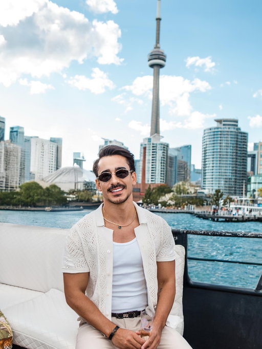 Thank you @toronto.yachts for having me, such a beautiful day on the water 🌊🛥️

Photo: @ruanphotograph 

#Toronto #TorontoEvents #TorontoBoatParty #boat #yacht