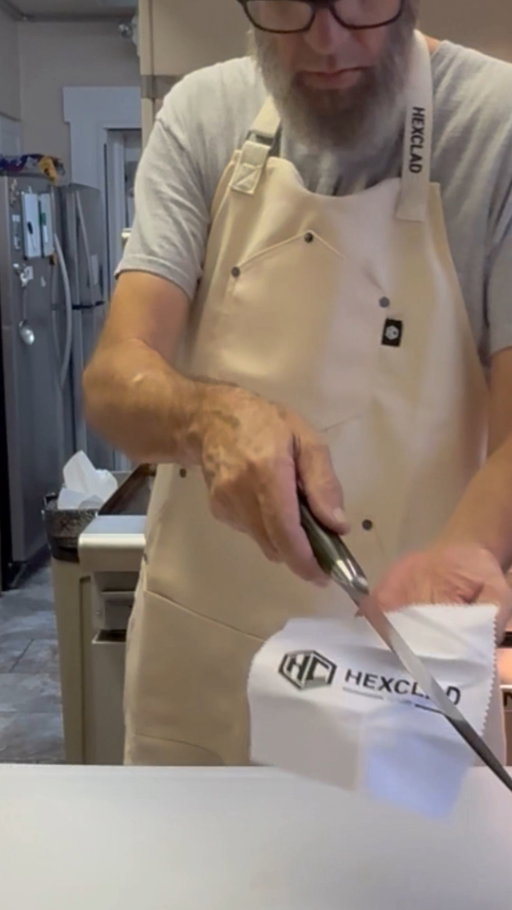 Busy back to school nights need quick, easy meals. @hexclad cookware makes pasta night a stress free win. #oldscoolkevmo #sororitychef #hexclad #ad