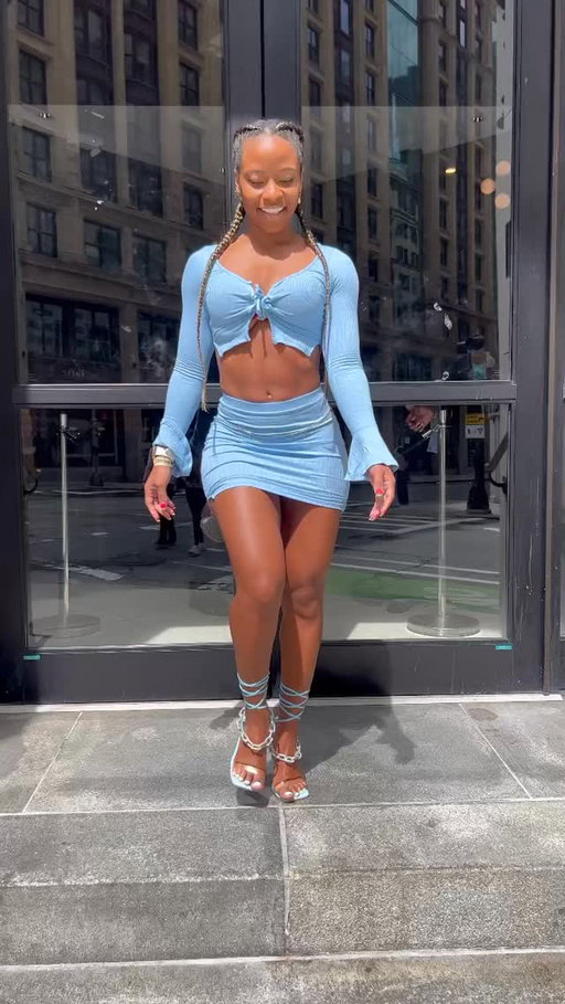 There are certain things in life that you can’t buy…

Confidence is one of them ✨

Enjoy your weekend y’all! ☺️

Customizable nutrition programs available by checking my bio 💪🏾

#ootd #ootn #ootdfashion #ootdfash #abs #fitnessjourney #outfitinspo #leanmuscle #fitwomen #fit
