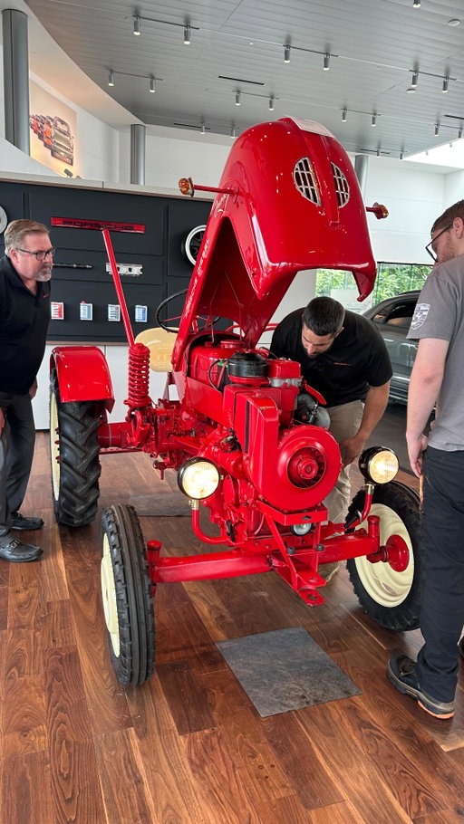 Say hello to our new Porsche Classic display vehicle 🚜 

Porsche-Diesel Motorenbau GmbH manufactured agricultural tractors in Germany from 1956–1963. The tractors were known for their advanced technology, including a hydraulic coupling that allowed shifting while in motion. Over 125,000 were produced, but only around 1,000 reached North America

#porscheclassicpartner #porscheclassic #porsche #porschemoment #porscheclassics #porschetractor #tractors #porschetractorjunior #porschedieselmotorenbau #porscheclub #porschedesign #cars