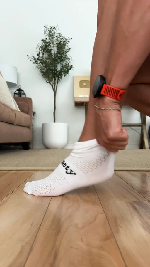 GRWM for a run with @suunto 🏃‍♂️

Wearing the Suunto Race 2 for its ultra-bright display, accurate dual-band GPS, and battery life that lasts longer than my legs do.

Paired with the Suunto Wing 2 open-ear headphones; crisp sound, built-in safety lights, and enough battery to outlast back-to-back playlists.

#suunto #suuntorace2 #suuntowing2