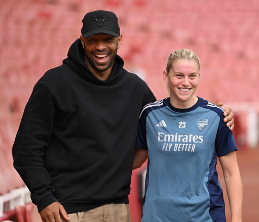 Good to see you today, Thierry 👋 

A very special guest came to watch training at Emirates Stadium today 😊