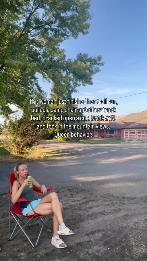 She runs trails. She packs a chair. She drinks turmeric.
Honestly? Peak recovery behavior 💛