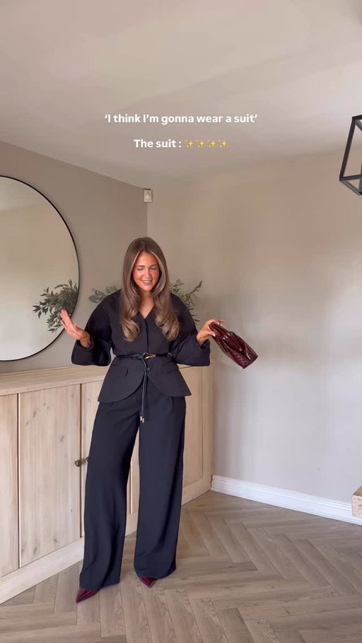 I fear I may never feel like more of a powerhouse in my life ✨✨✨ if there’s a brand that smashes AW occasionwear out the park every year, it’s @riverisland ad 

Full fit linked on stories & saved to AUGUST highlight 🔗