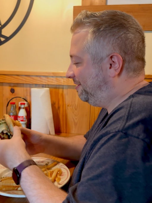 Big bites with fun people 😉
And yes, the @midwoodsmokehouse #cheesesteak is the best - have to agree with @papieatsclt 
#fridayfun #dontforgetdessert #bananapudding